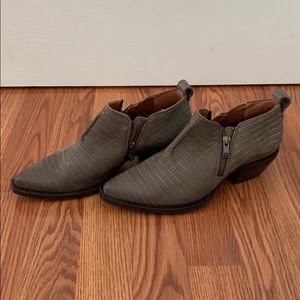 Frye Sacha Moto shootie booties olive green 8